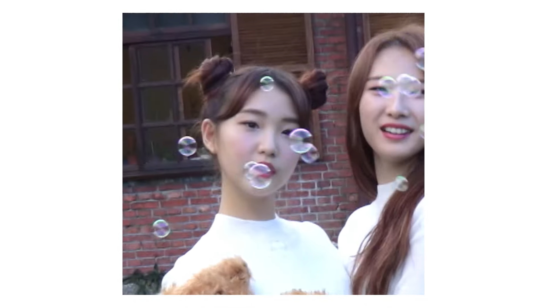 Bubbles floating by Yeojin and Haseul.